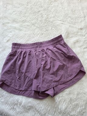 Lulumemon  Women Short Size 14 4" Low Ride